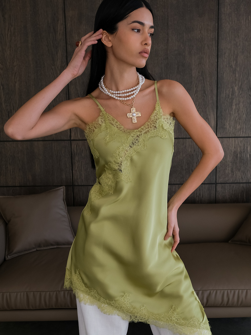 Платье на бретельках