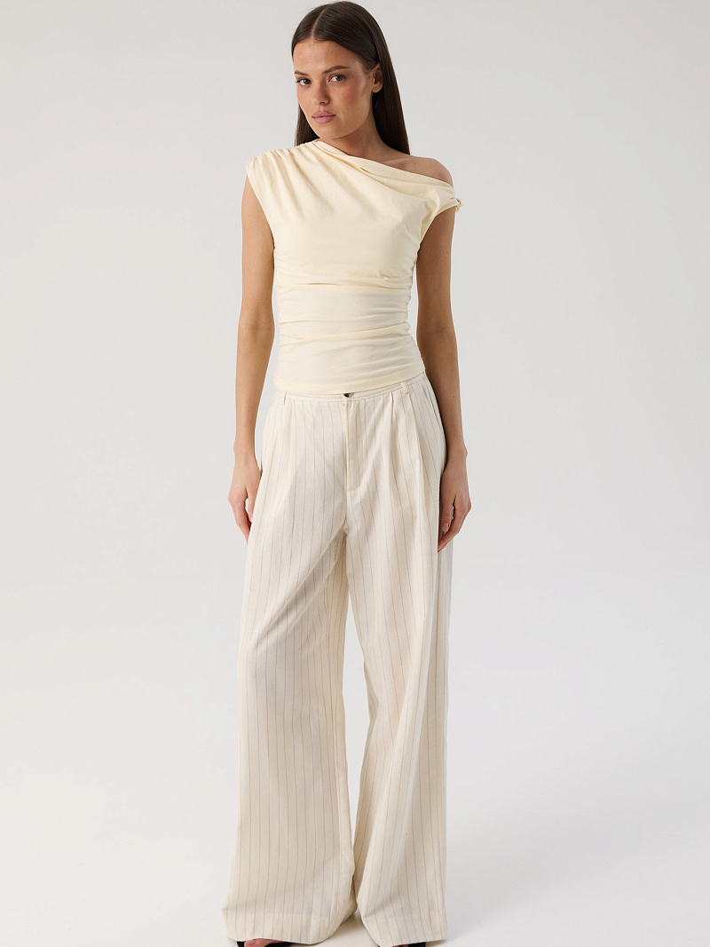 Брюки в тонкую полоску