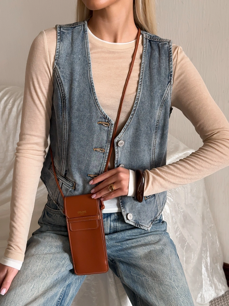 Джинсовый жилет приталенного силуэта