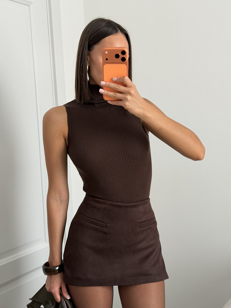 Топ с высоким воротником